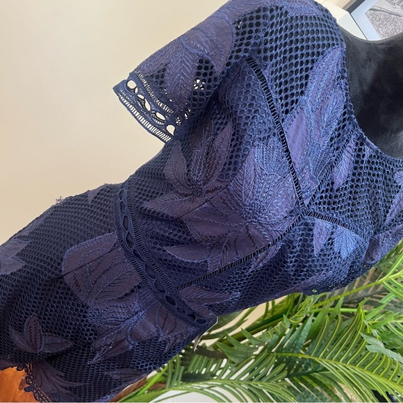 Adelyn Rae Navy Lace Floral Romper Medium - Picture 3 of 10